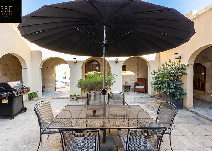 A Stunning, Townhouse With Magnificent Pool Area By 360 Estates