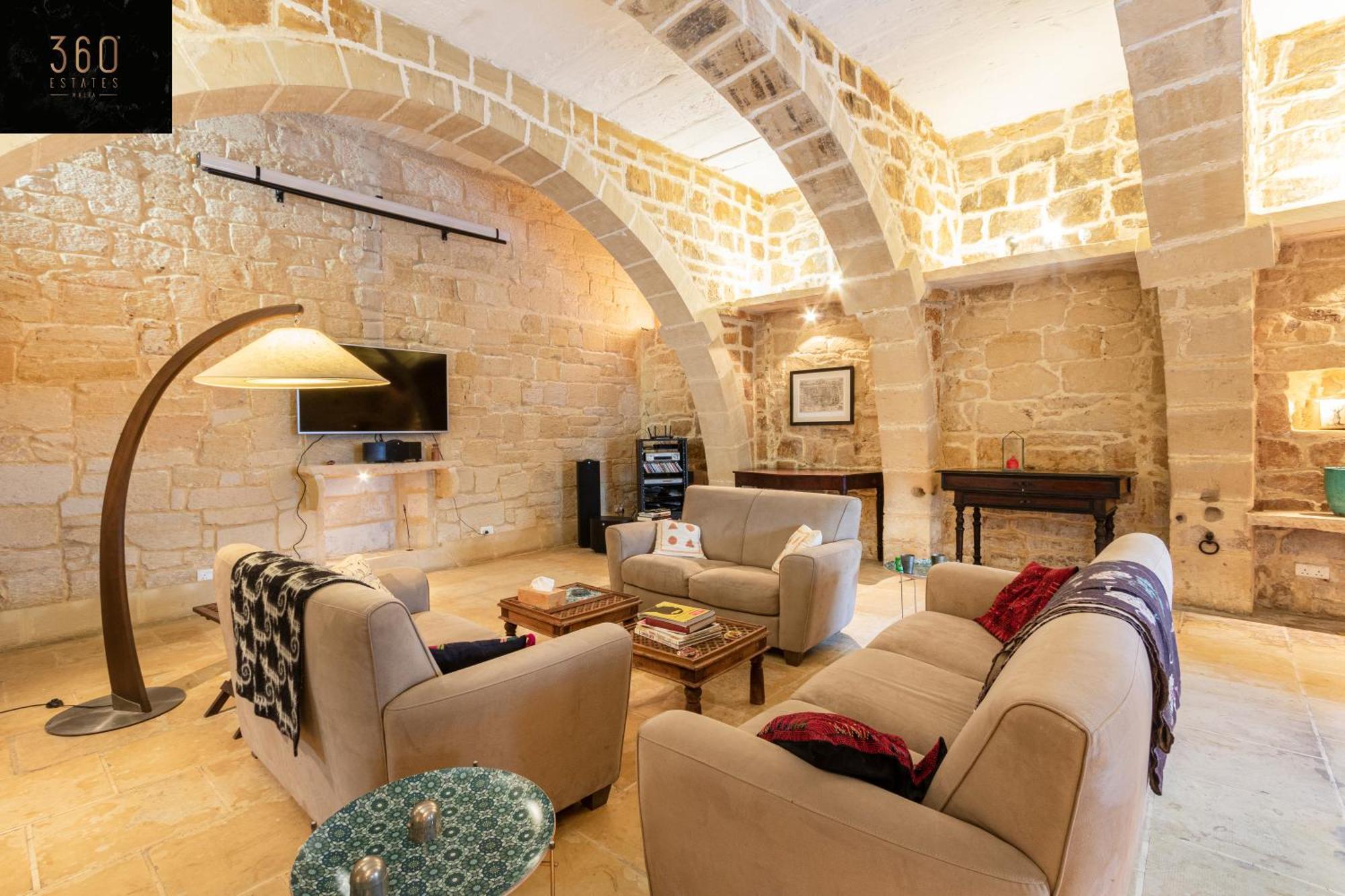 A Stunning, Townhouse With Magnificent Pool Area By 360 Estates * Zebbug (Southern Region)