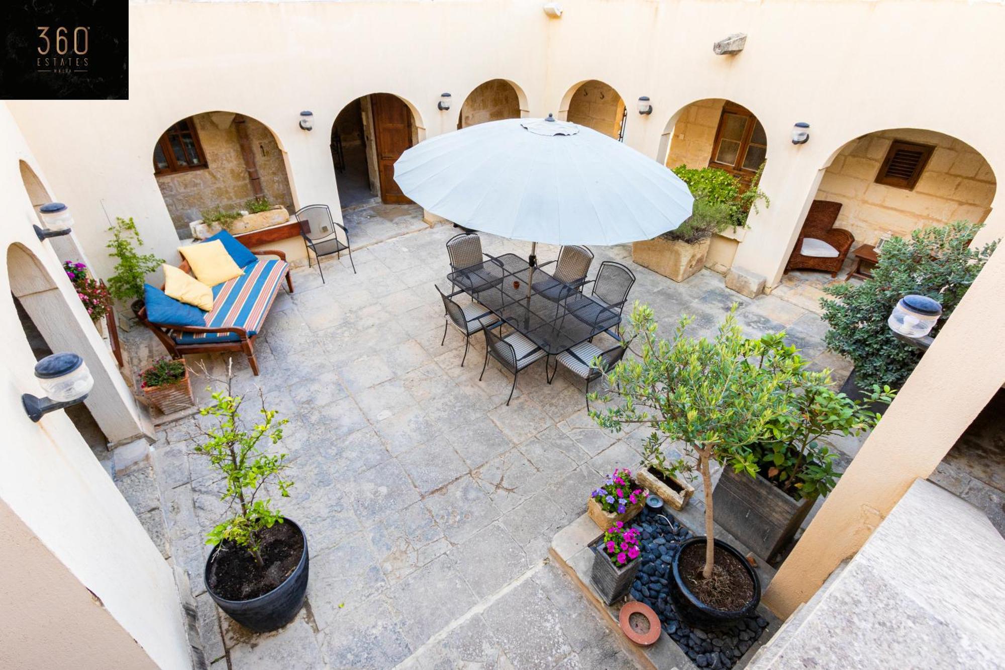 A Stunning, Townhouse With Magnificent Pool Area By 360 Estates Holiday home