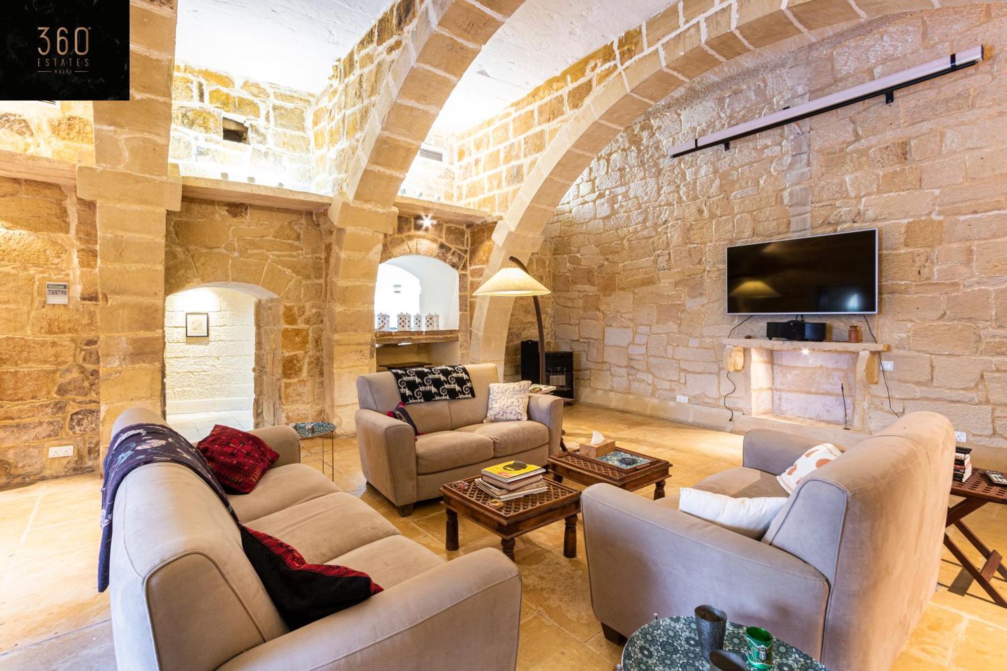 A Stunning, Townhouse With Magnificent Pool Area By 360 Estates Zebbug (Southern Region)
