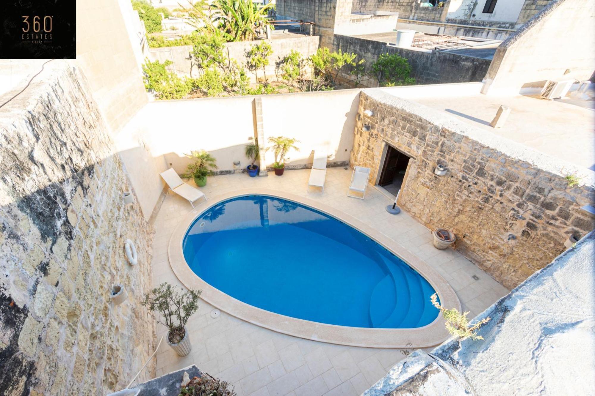 A Stunning, Townhouse With Magnificent Pool Area By 360 Estates Holiday home