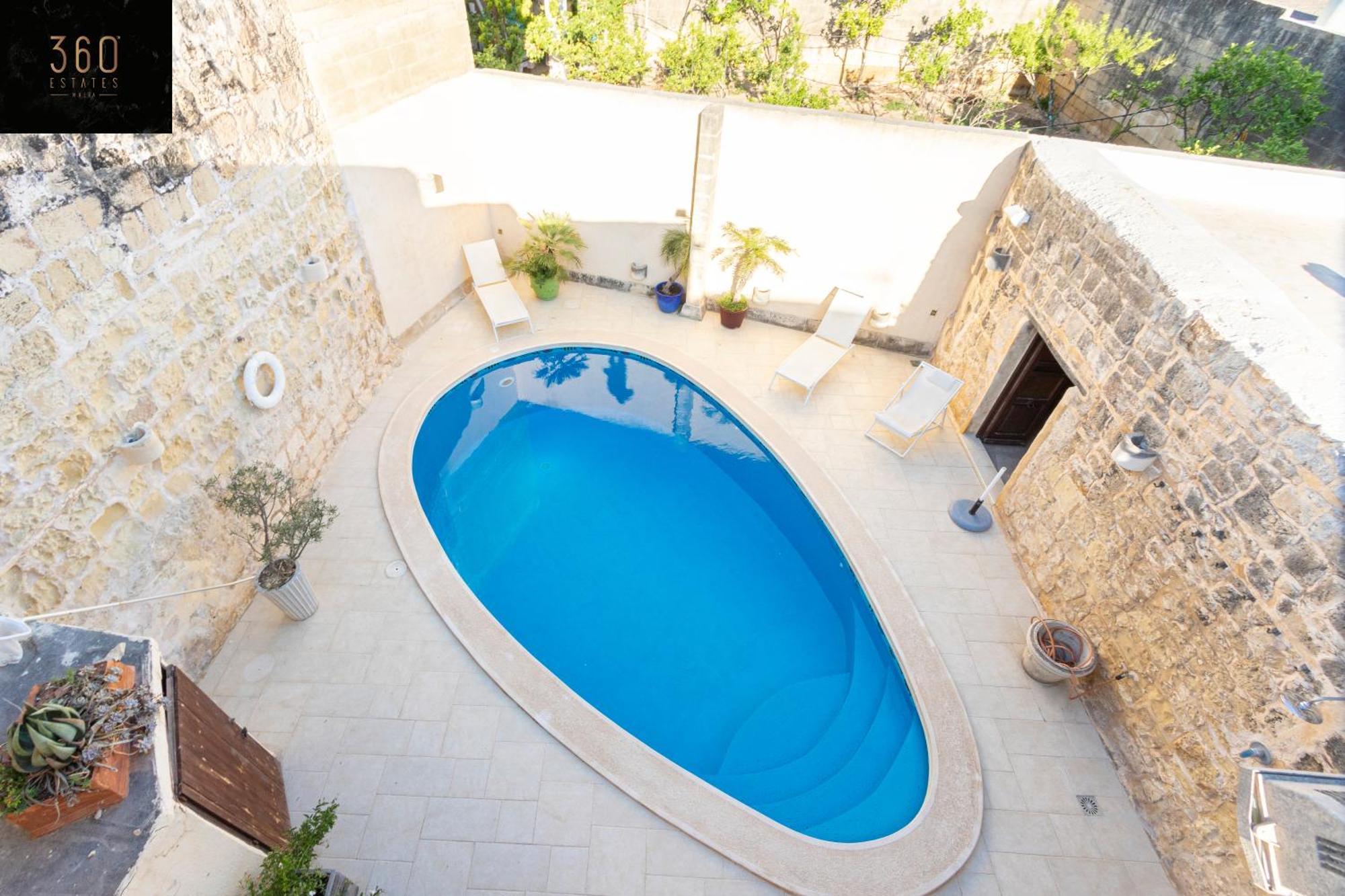 A Stunning, Townhouse With Magnificent Pool Area By 360 Estates Zebbug (Southern Region)