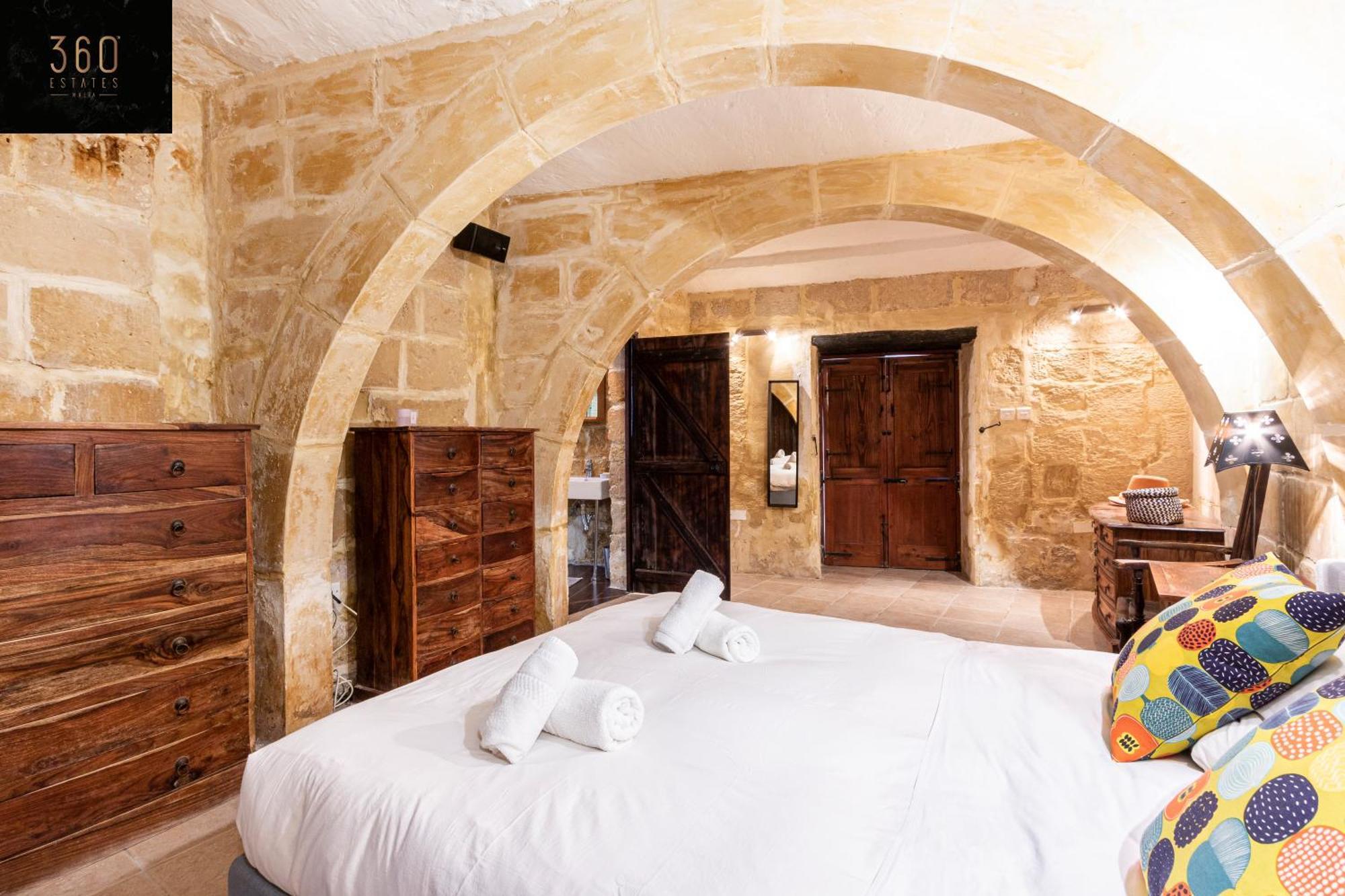 A Stunning, Townhouse With Magnificent Pool Area By 360 Estates * Zebbug (Southern Region)